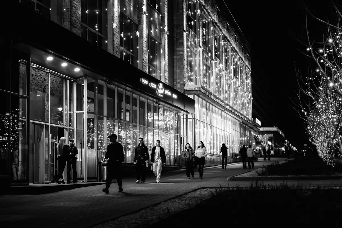 Last-Minute Shoppers and Local Intent